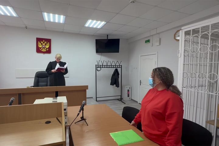 В Саяногорске получила срок пристав, которая «не могла» найти 17 должников 